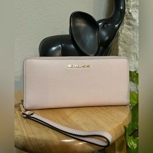 Michael Kors Jet Set Large Travel Continental Wristlet Wallet.